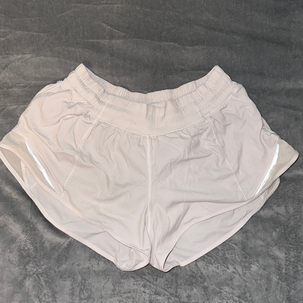 Lululemon - Hotty Hot Low-Rise Short 2.5”